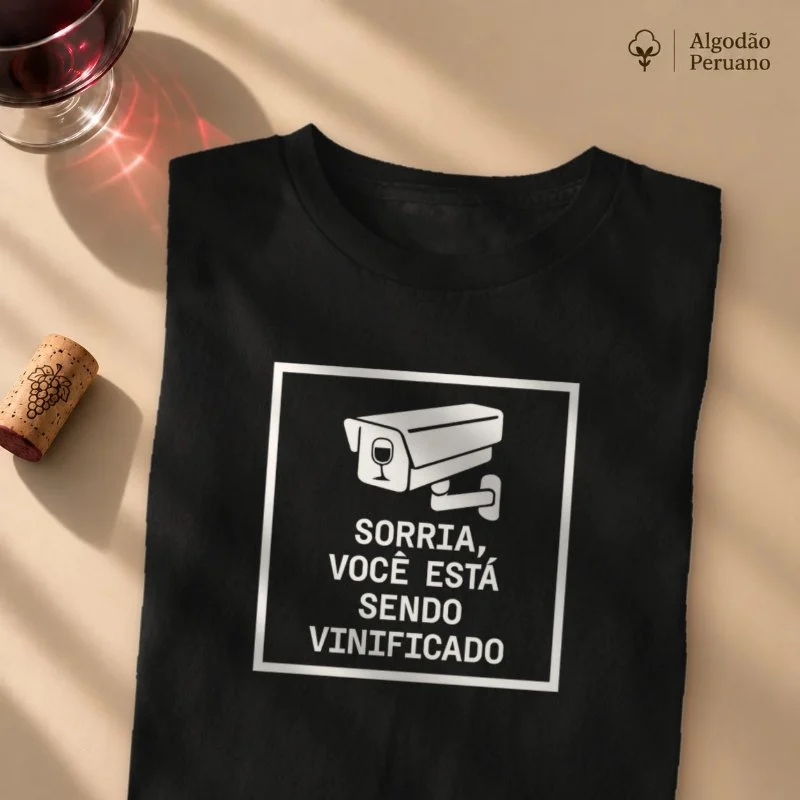 Camiseta Sorria, você esta sendo vinificado - Camiseta Algodão Peruano