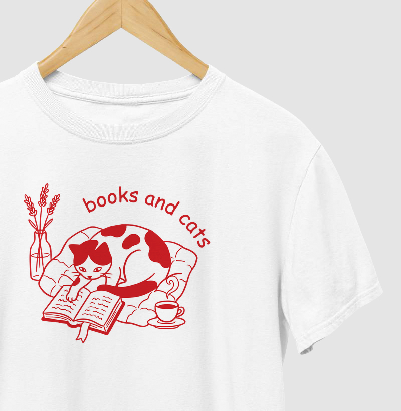 CAMISETA BOOKS AND CATS