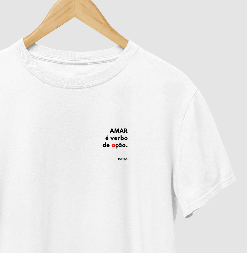 Camiseta "Amar é verbo de ação"