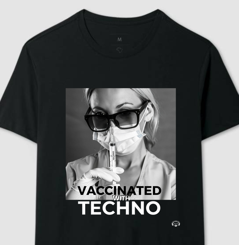 Camiseta Vaccinated with Techno