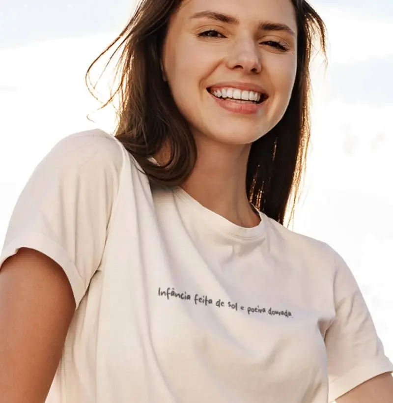 Infância feita de sol e poeira dourada.