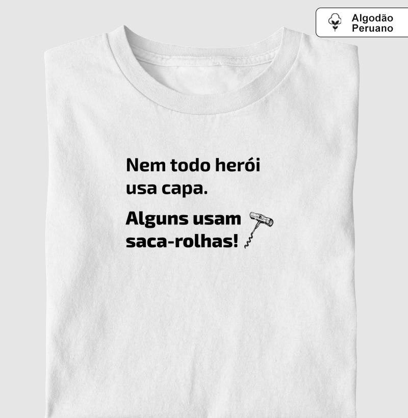 Nem Todo Herói Usa Capa  - Camiseta Algodão Peruano
