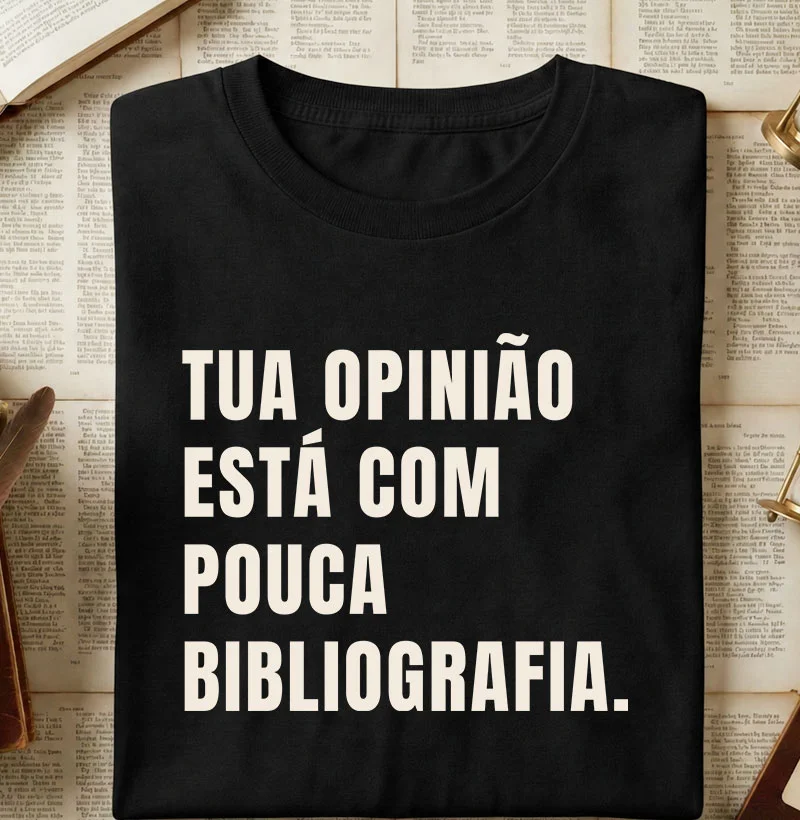Tua opinião está com pouca bibliografia - Camiseta