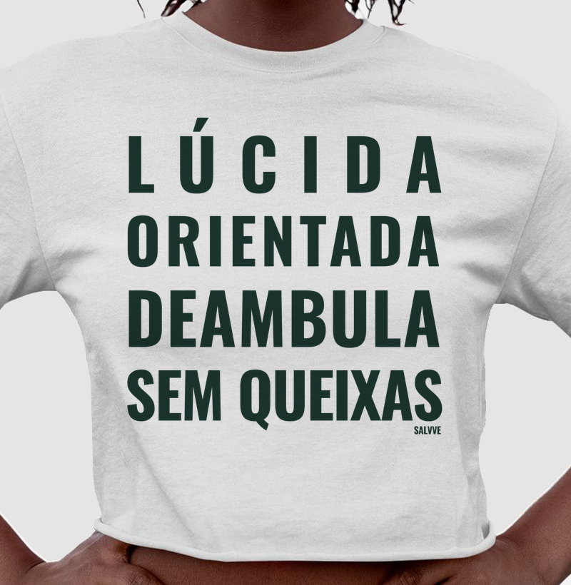 Lúcida, orientada, deambula e sem queixas