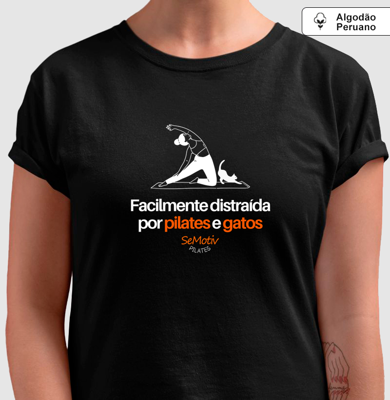 Facilmente distraída por pilates e gatos