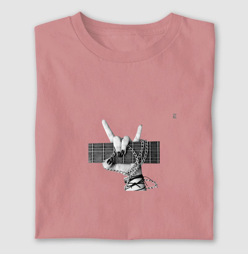 Mão feminina do rock