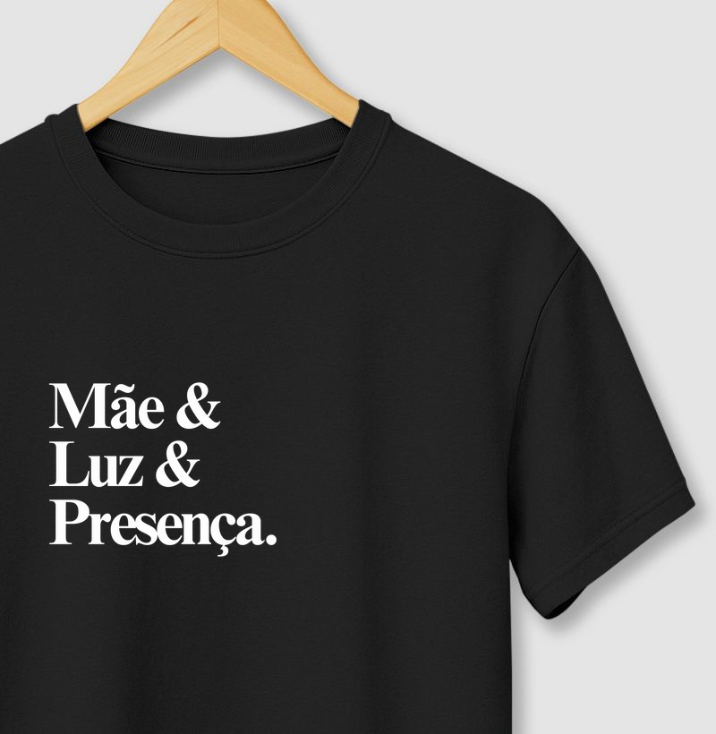 Camiseta "mãe, luz e presença". 