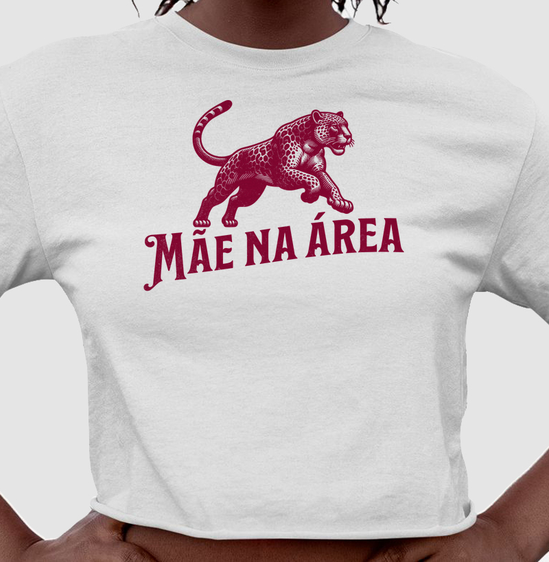 Camiseta cropped Mãe na Área - Algodão Premium - ilustração vinho