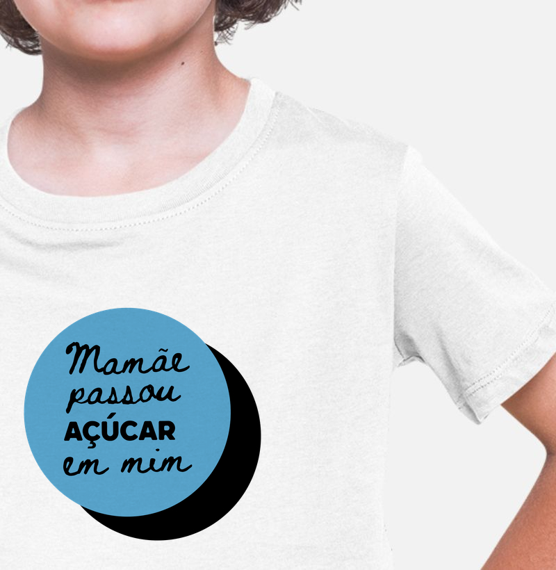 Camiseta infantil Mamãe passou açúcar em mim - ilustração azul - Algodão Premium