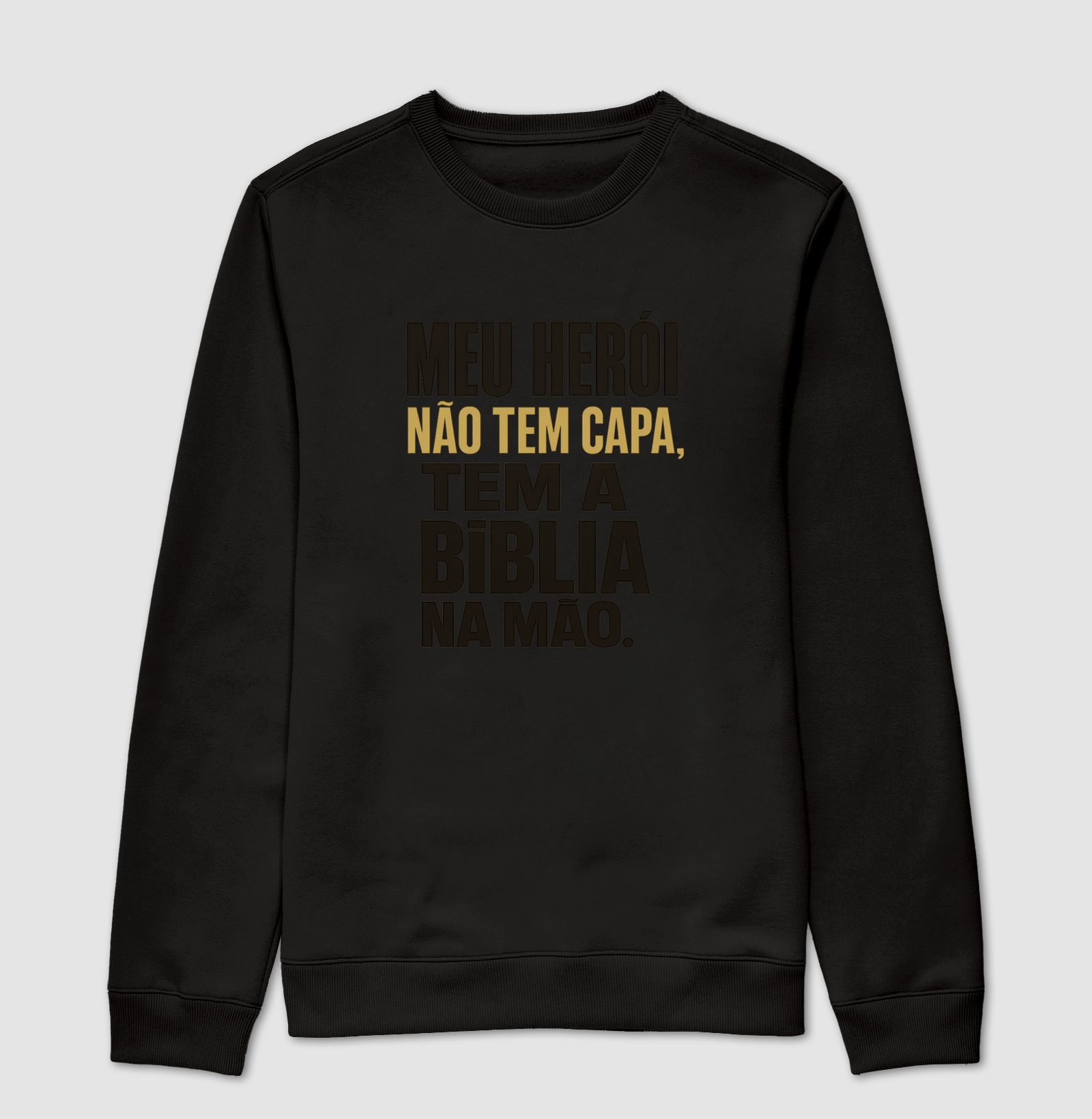 Meu pai não tem capa, tem a Bíblia na mão.