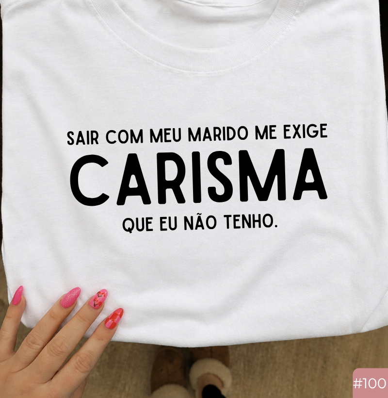 Camiseta Feminina #100 “Sair com Meu Marido Me Exige um Carisma Que Eu Não Tenho”