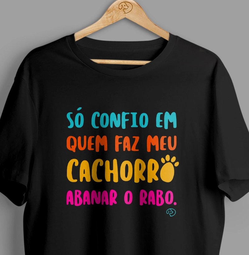 Só confio em quem faz meu cachorro abanar o rabo