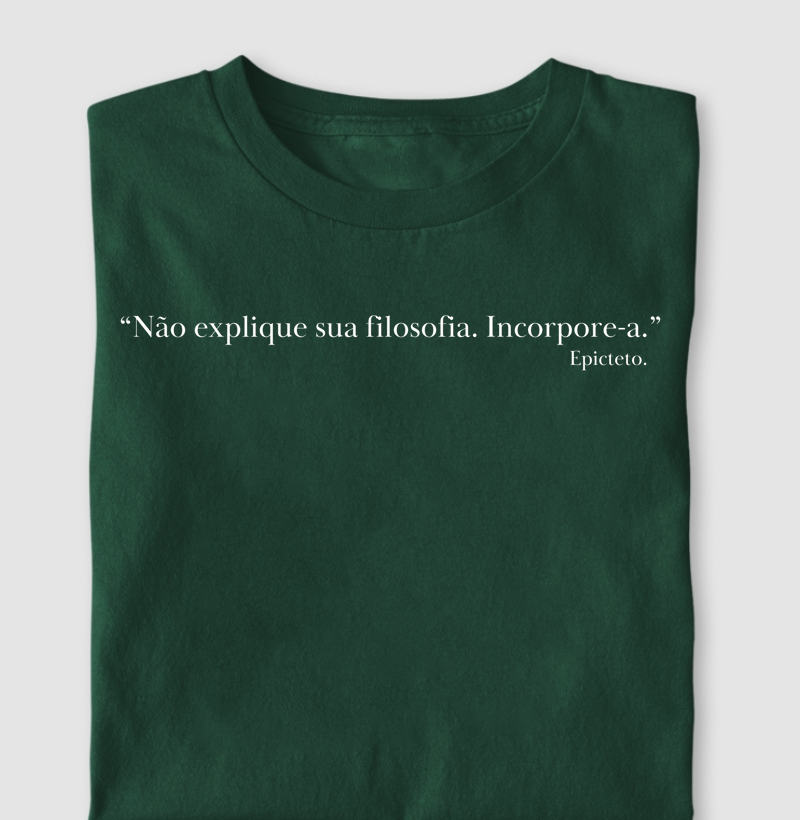 Camiseta “Não explique sua filosofia. Incorpore-a.” – Epicteto