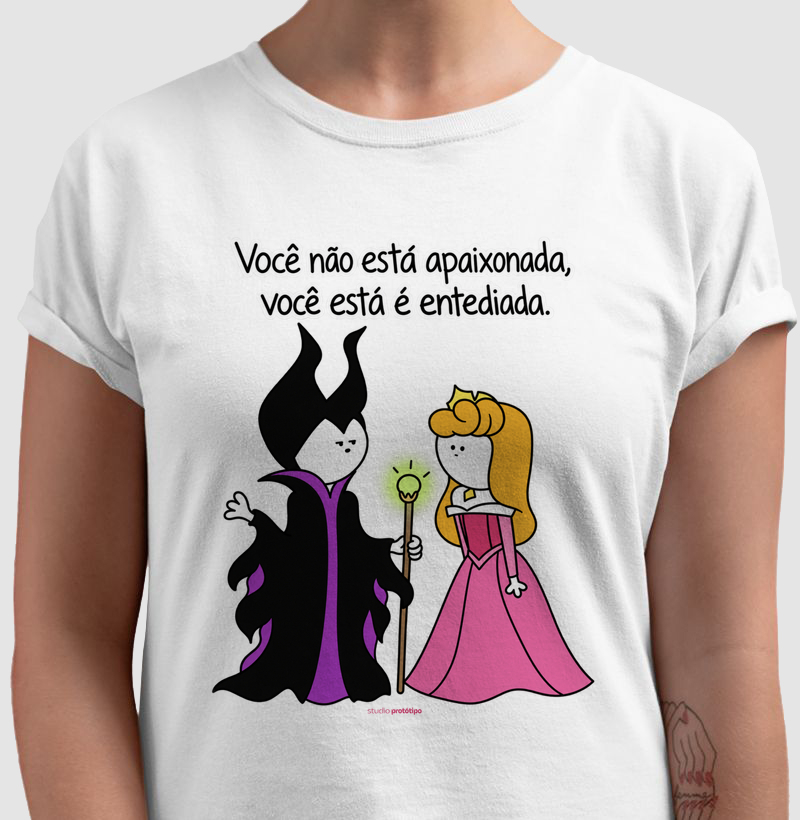 Camiseta Você Não Está Apaixonada, Está Entediada