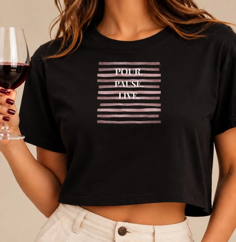 Camiseta Cropped Pour. Pause. Live. - Cropped