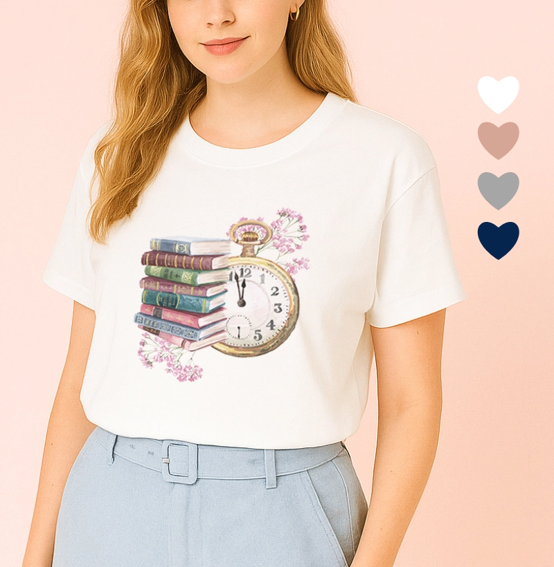 Camiseta Feminina Ilustrada Livros e Relógio