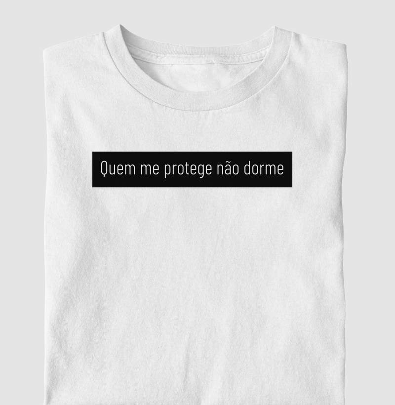 Camiseta Cristã Versículo Bíblico Quem Me Protege não Dorme - Milagree 