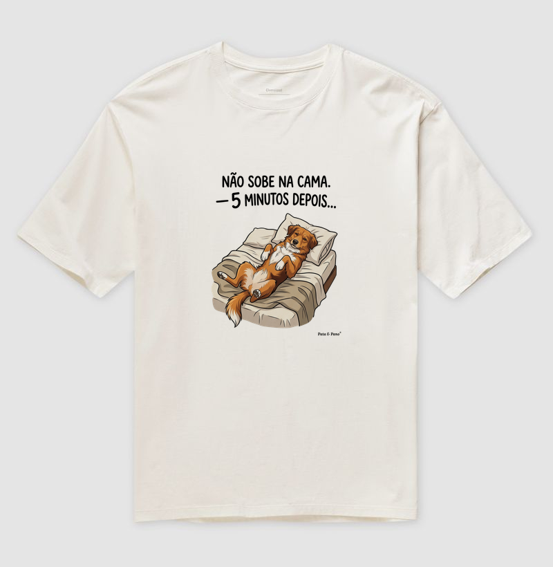 CAMISETA OVERSIZED NOSSO MASCOTE SOBE NA CAMA