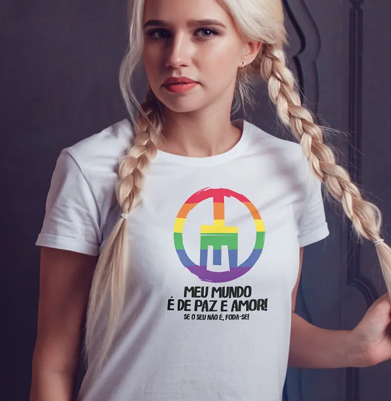 Camiseta Meu Mundo Paz e Amor