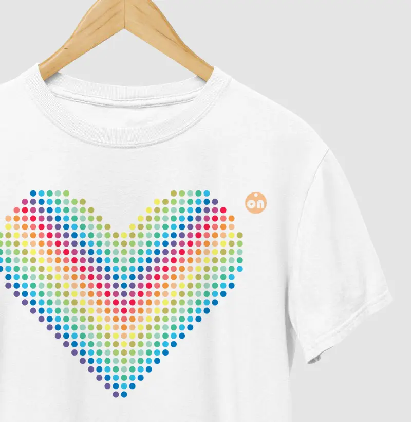 camiseta Coração de Bolinhas