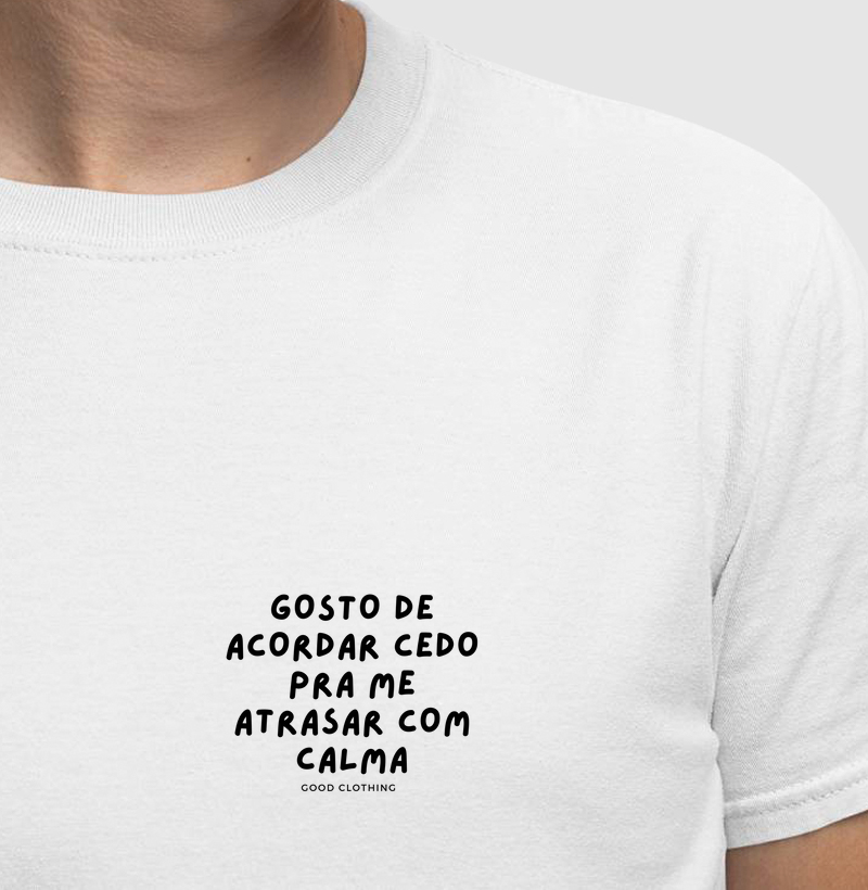 Gosto de acordar cedo pra me atrasar com calma