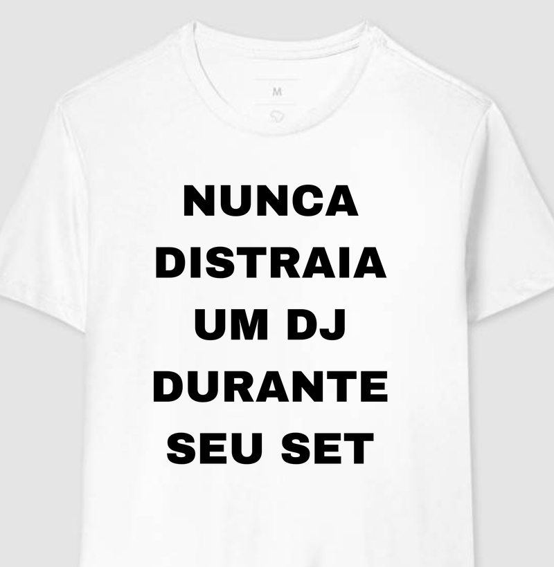 Não Distraia o DJ — Ele Tá Fazendo História!