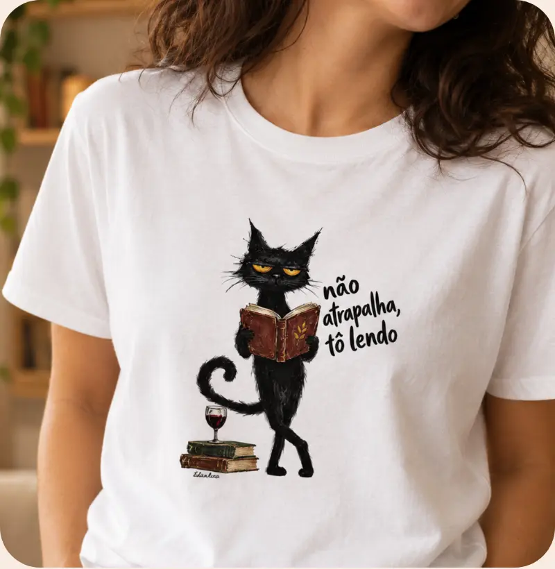 Camiseta Não Atrapalha, Tô Lendo — Gato Leitor