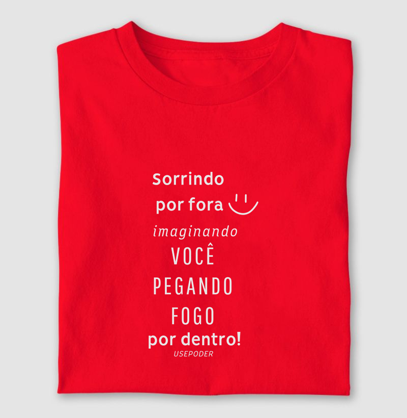 Camiseta empoderamento feminina sorrindo por fora