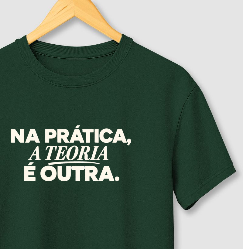 Camiseta Unissex Algodão Na Prática A Teoria É Outra