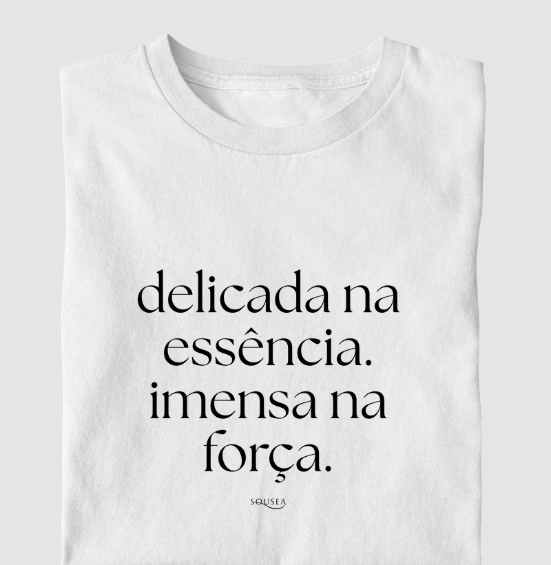 Delicada na essencia. imensa na força