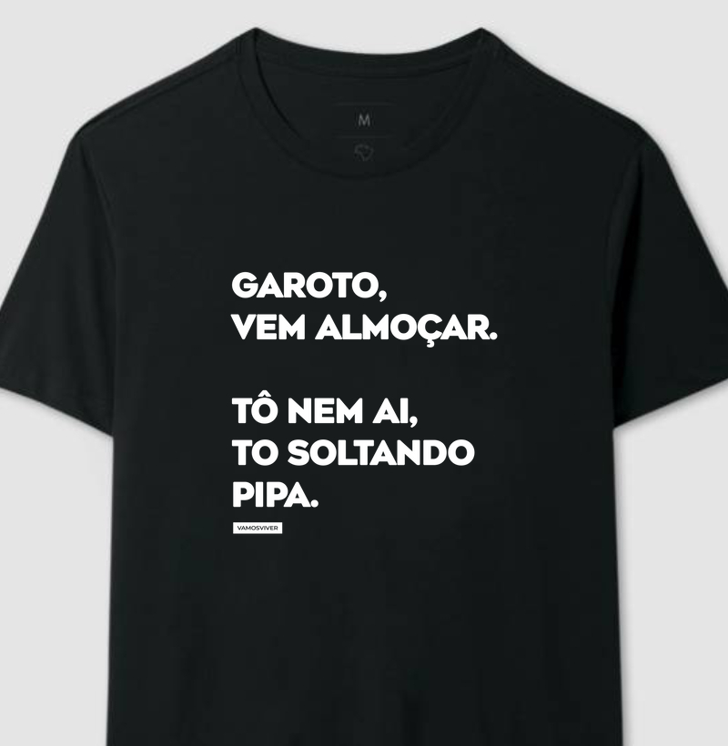 Camiseta Garoto vem almoçar. Tô nem ai, tô soltando pipa.