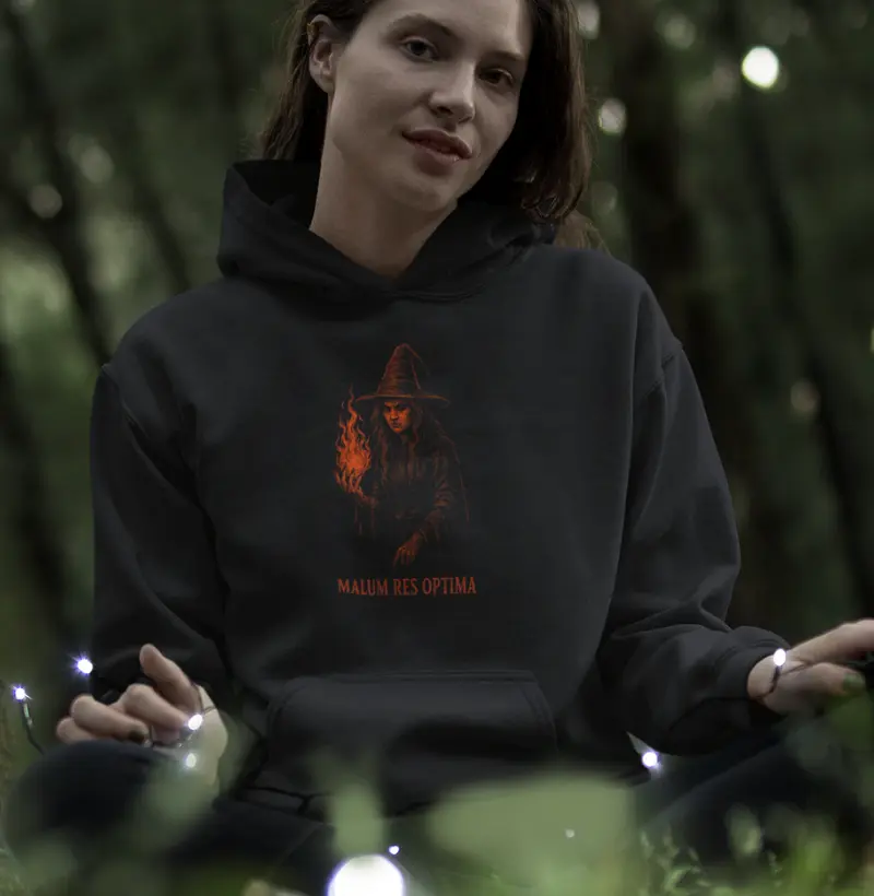 Malum Res Optima: O Império da Bruxa