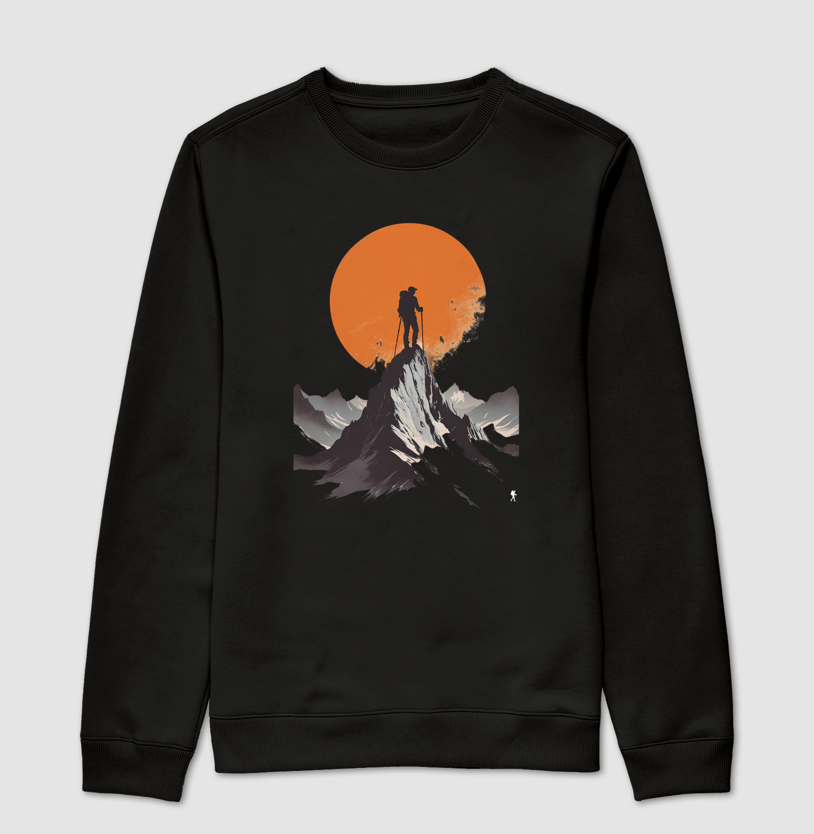 Camiseta Trilheiro no Topo da Montanha | Sol Laranja Silhueta Aventura | Colecao Fashion Travel