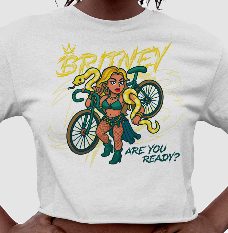 Britney pedalando com cobra 2