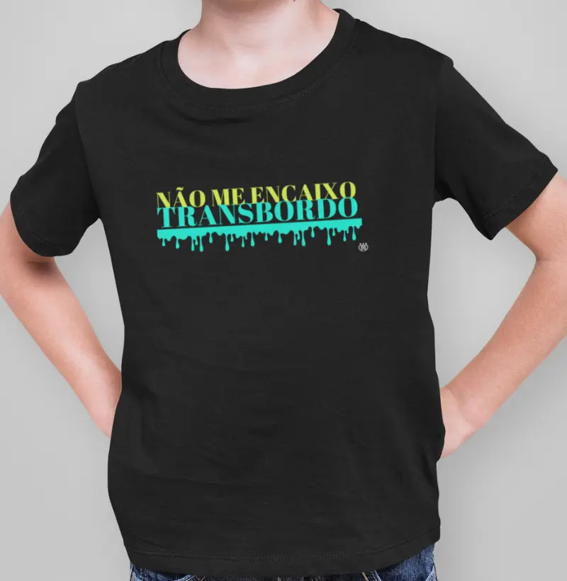 Não me encaixo, transbordo