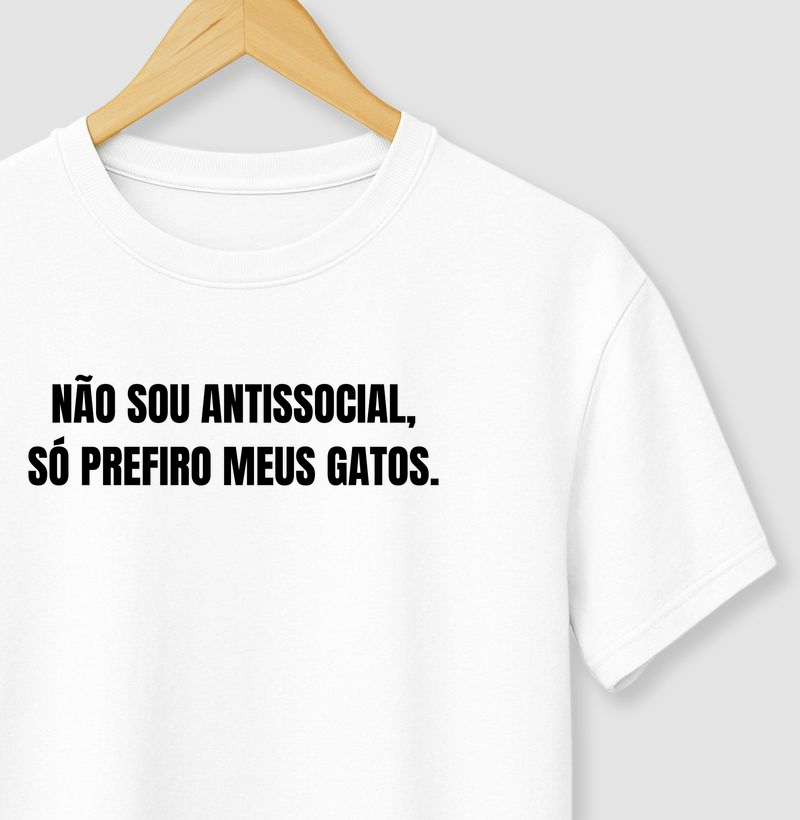 não sou antissocial, só prefiro meus gatos.