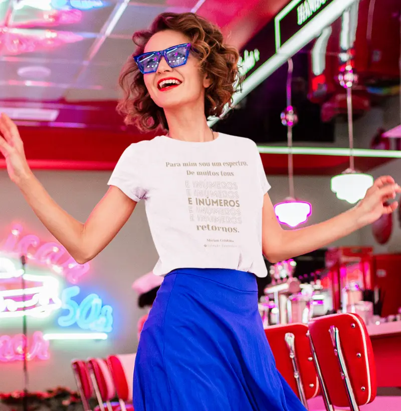 Camiseta Muitos tons by Mírian Cristina