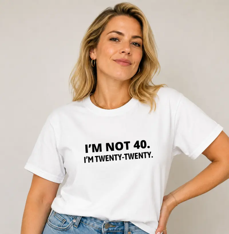Camiseta I’m not 40, I’m twenty-twenty