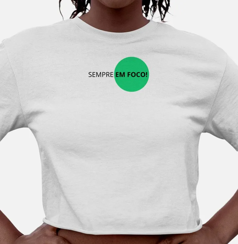 Camiseta feminina cropped, sempre em foco!