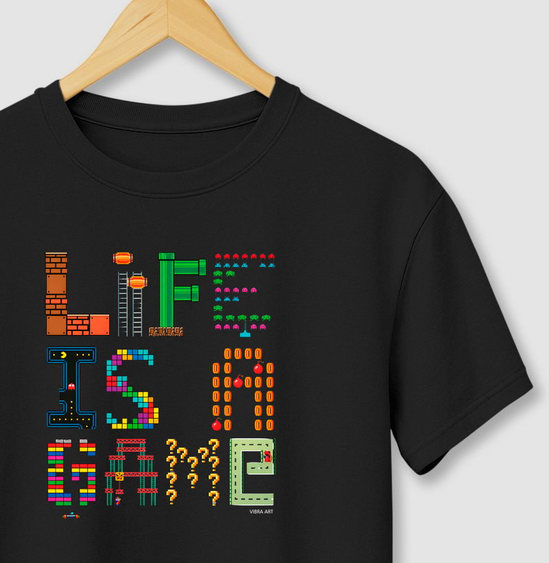 Camiseta Clássica Life is a Game
