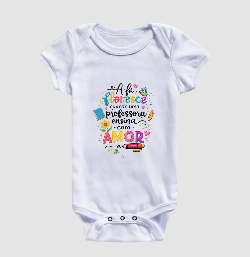 A fé floresce quando uma professora ensina com amor. - Body Infantil