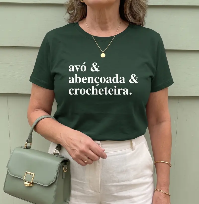 Camiseta Frase Avó, Abençoada e Crocheteira