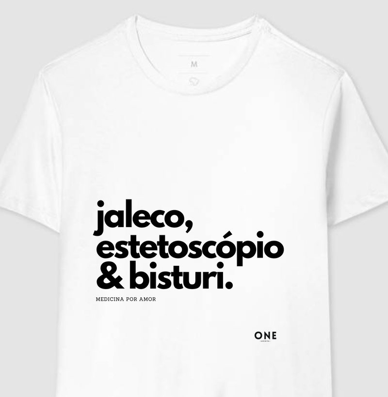 Jaleco, estetoscópio e bisturi