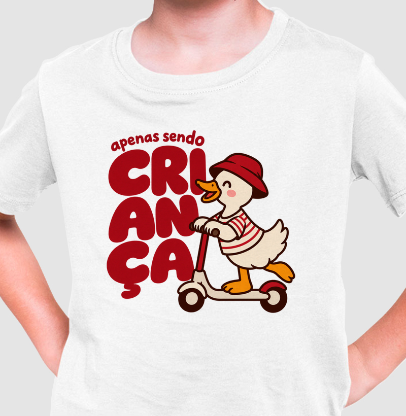 Apenas Sendo Criança - Camiseta Infantil