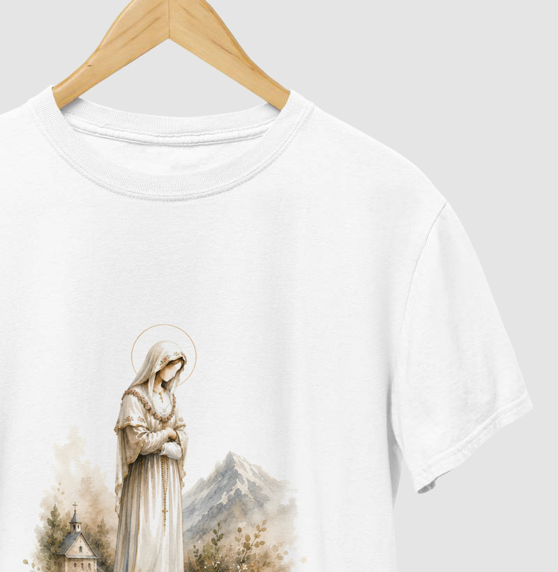 Coleção Sob o Manto - Camiseta Nossa Senhora de La Salette