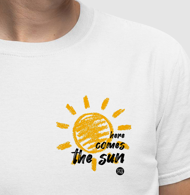 Camiseta Regular Here Comes the Sun