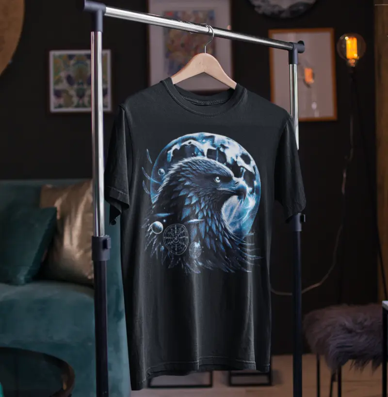 Águia Mística Sob a Lua Negra