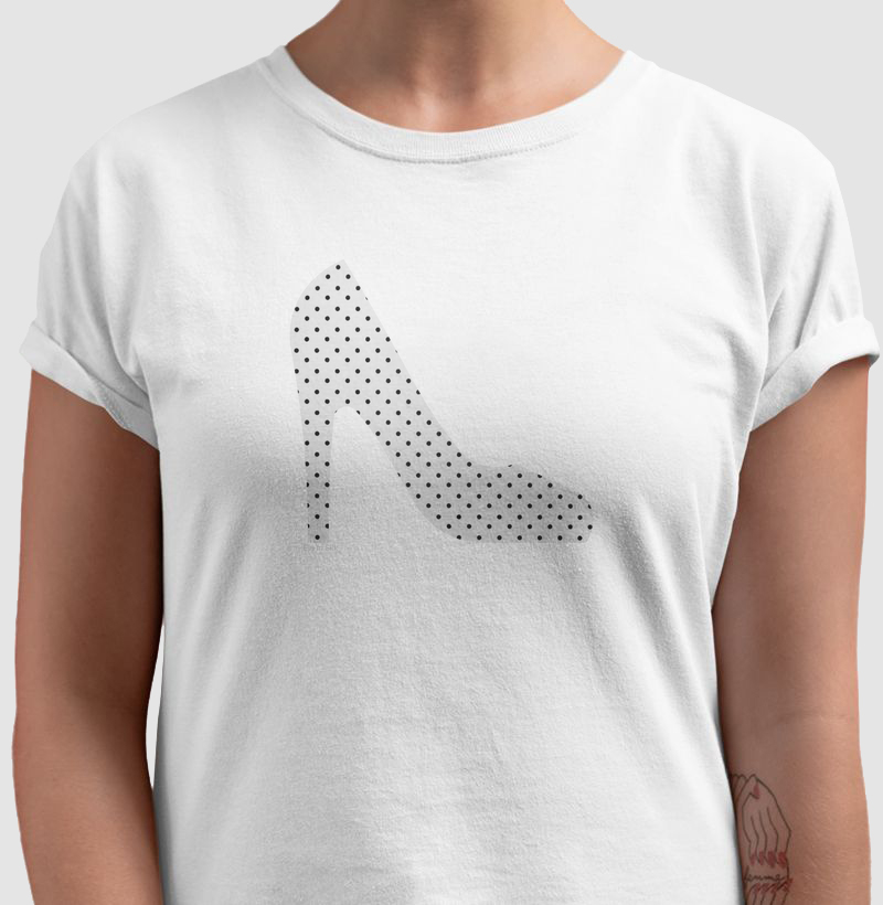 Scarpin branco com bolinhas pretas