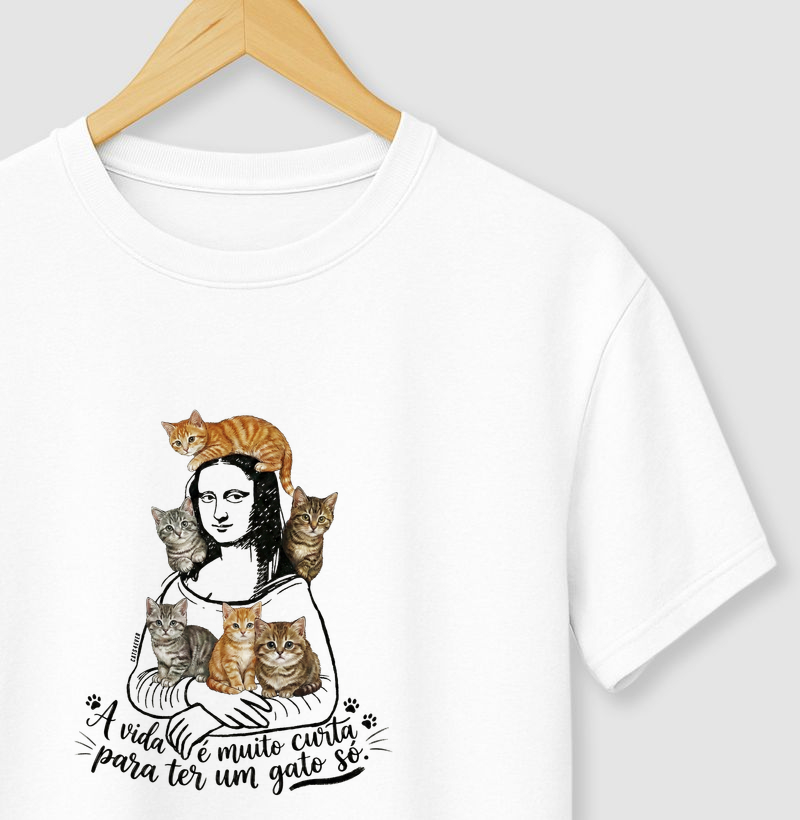 A vida é muito curta para ter um gato só.