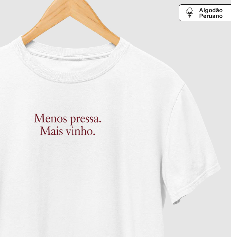 Camiseta Menos Pressa. Mais Vinho.
